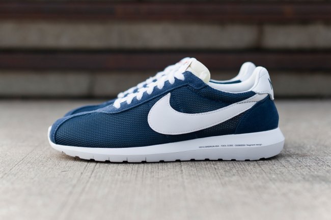 Nike Roshe Run 2015 Bleu Cuir De Maille Olympique Chaussures Blanches